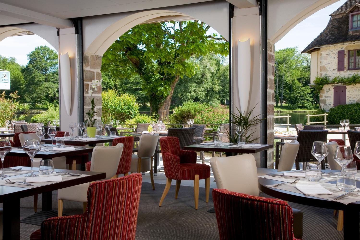 Logis Hotel Les Flots Bleus ボーリュ・シュル・ドルドーニュ エクステリア 写真